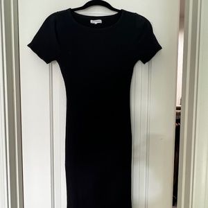 Good American Short Sleeved Ribbed Midi dress